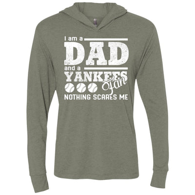 I Am A Dad And A Fan Nothing Scares Me New York Yankees T Shirt