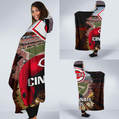 Pro Shop Cincinnati Reds Home Field Advantage Hooded Blanket